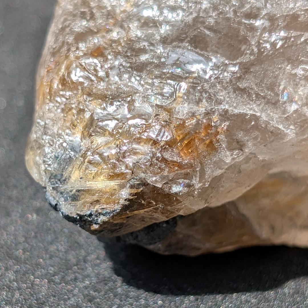 太陽放射ルチル 原石 ヘマタイトから伸びる 金が成る お守り 贈り物 ギフト