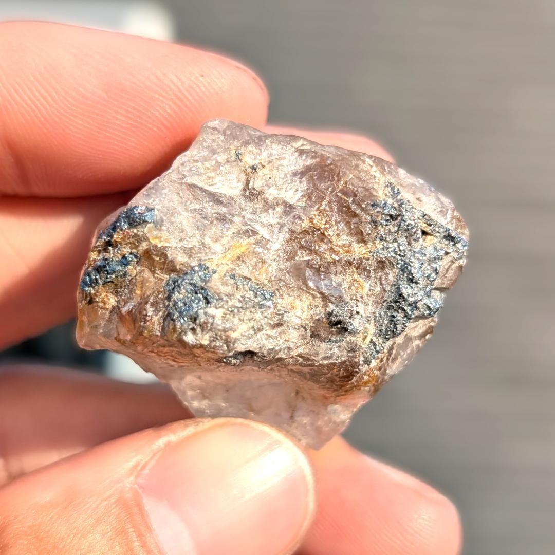 太陽放射ルチル 原石 ヘマタイトから伸びる 金が成る お守り 贈り物 ギフト