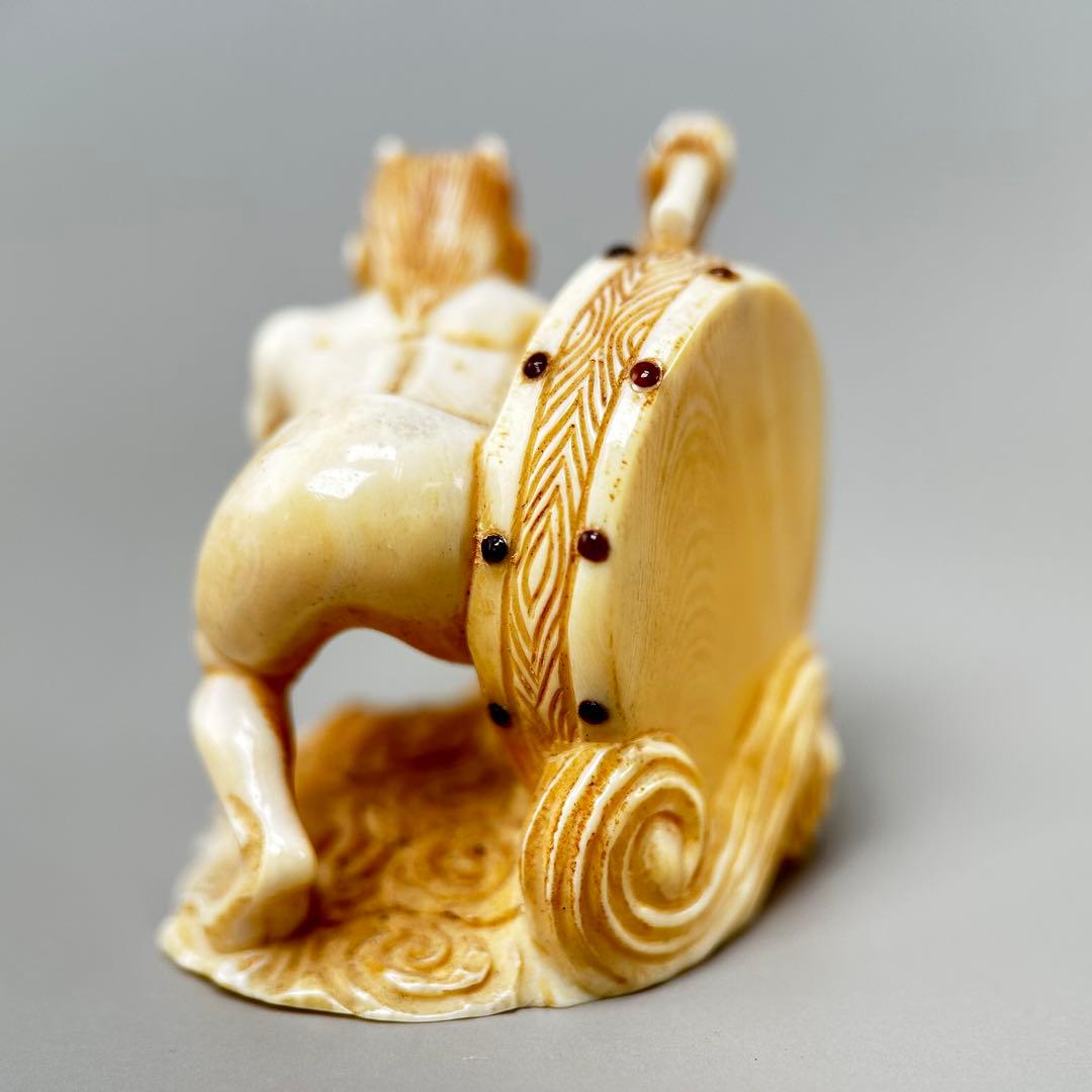 極上　根付　天然素材アンティーク骨董　飾り物　古美術　置物　細密細工　彫刻