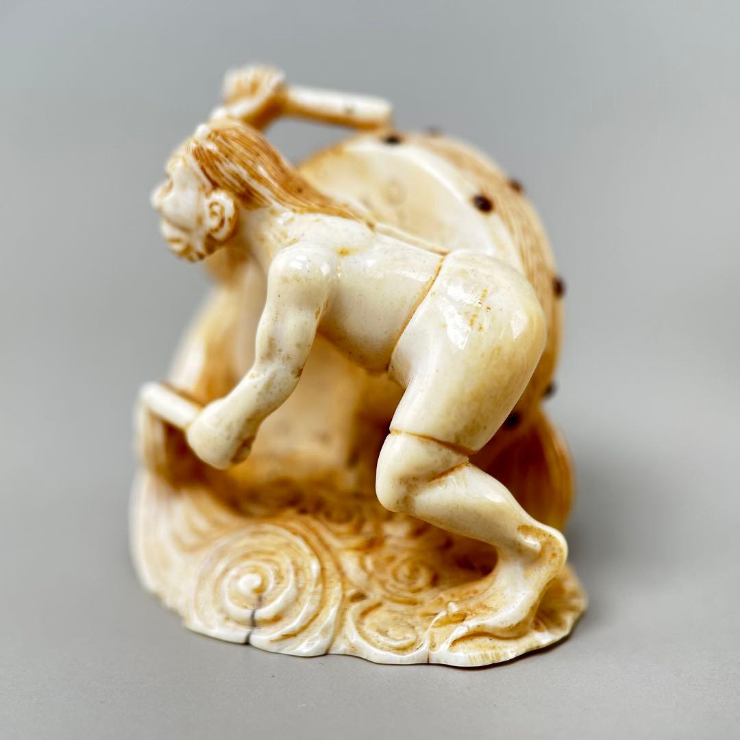 極上　根付　天然素材アンティーク骨董　飾り物　古美術　置物　細密細工　彫刻