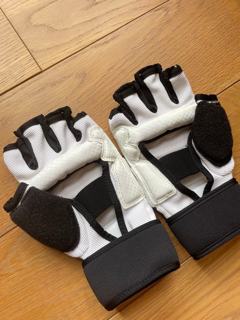 LAVA ボクシンググローブ Mサイズ ホワイト/ブラック