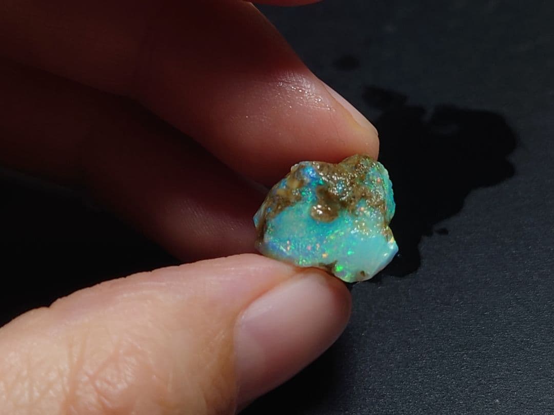 エチオピアウェロ産　チョーク　オパール　ピンファイア　原石　鉱物標本