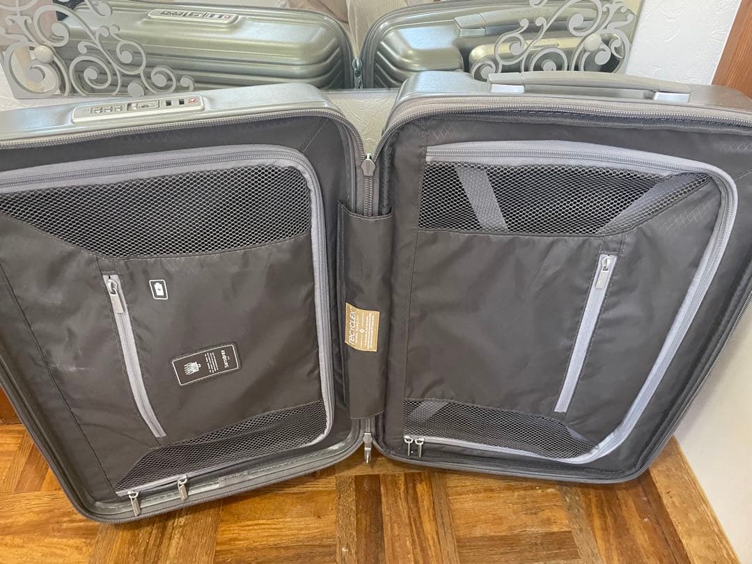 お値引きいたします。 サムソナイト　スピナー55 シルバーグレー軽量