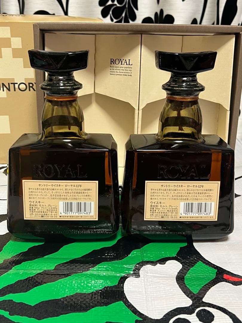 サントリー ローヤル 12年 ホワイトラベル 700ml2本セツト箱付き