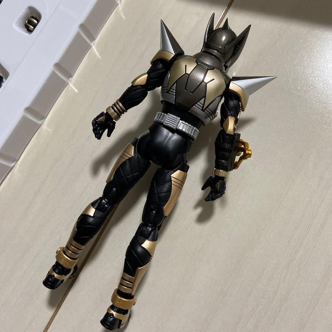 S.H.Figuarts 真骨彫製法 仮面ライダーパンチホッパー