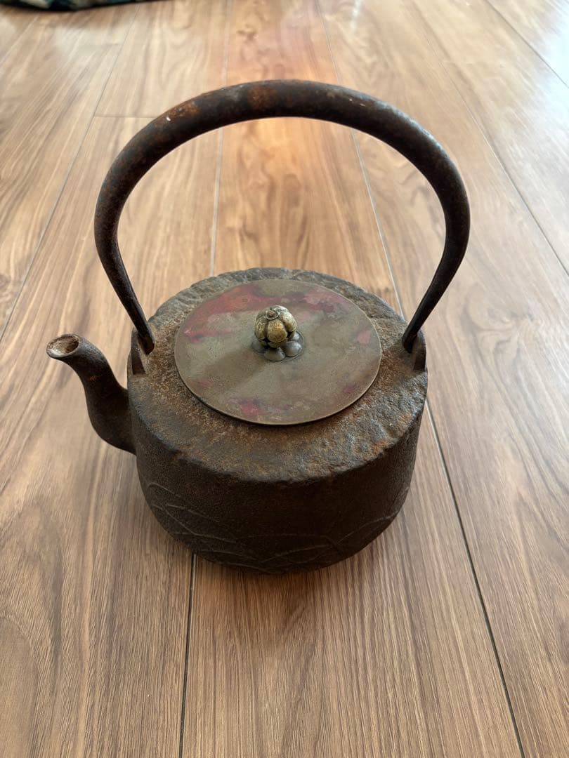 ス*ド様 龍文堂　鉄瓶　波模様