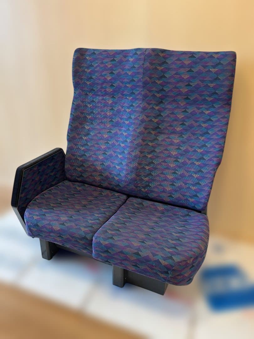 新幹線E4系MAXの転換式2人掛けシート