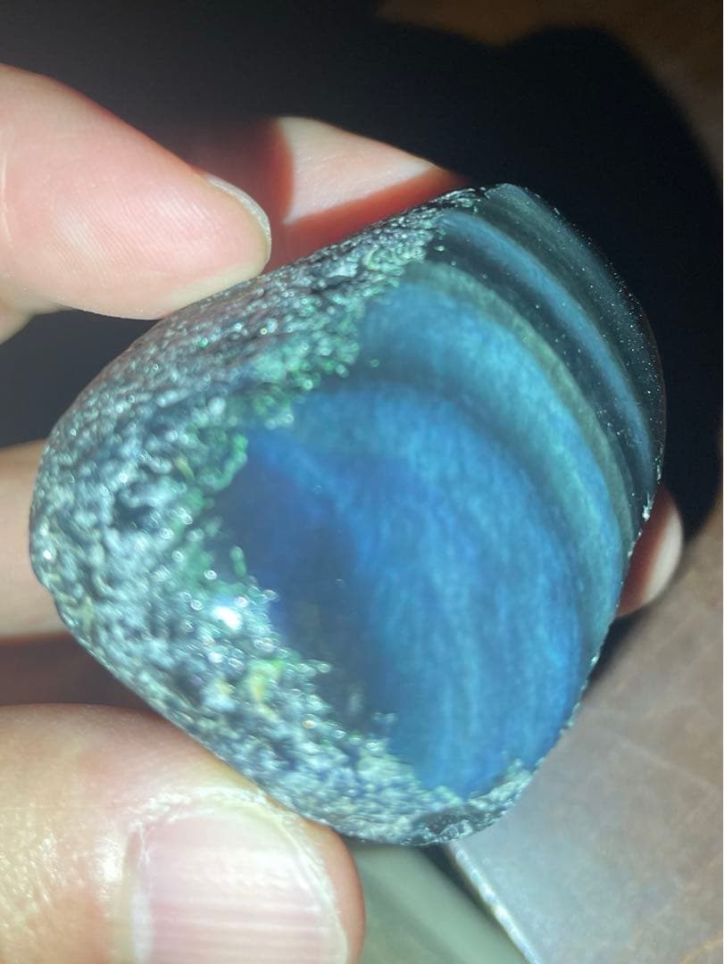 研磨品　十勝石玲瓏　ブルー、グリーンベースレインボーオブシディアン