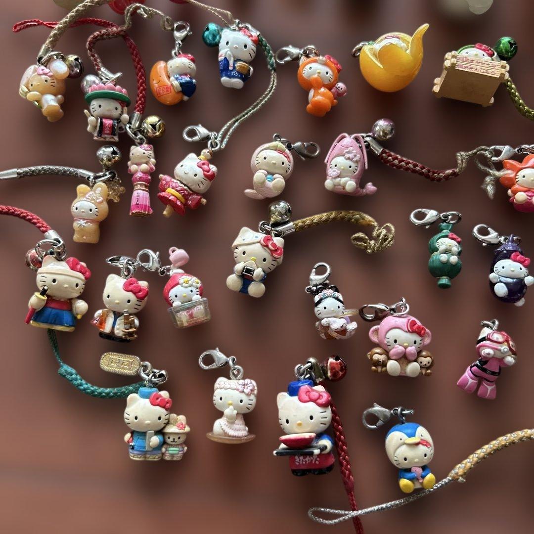 ご当地限定ハローキティストラップ 約50個セット