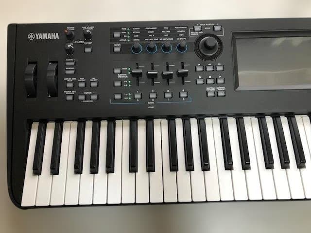 YAMAHA シンセサイザーMODX６＋　６１鍵盤