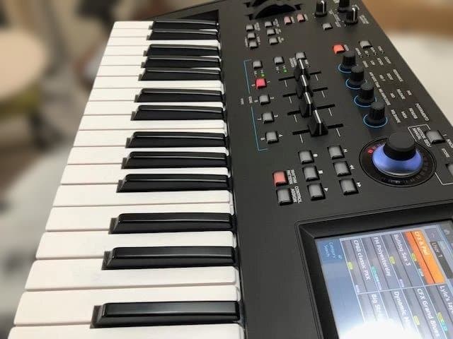 YAMAHA シンセサイザーMODX６＋　６１鍵盤