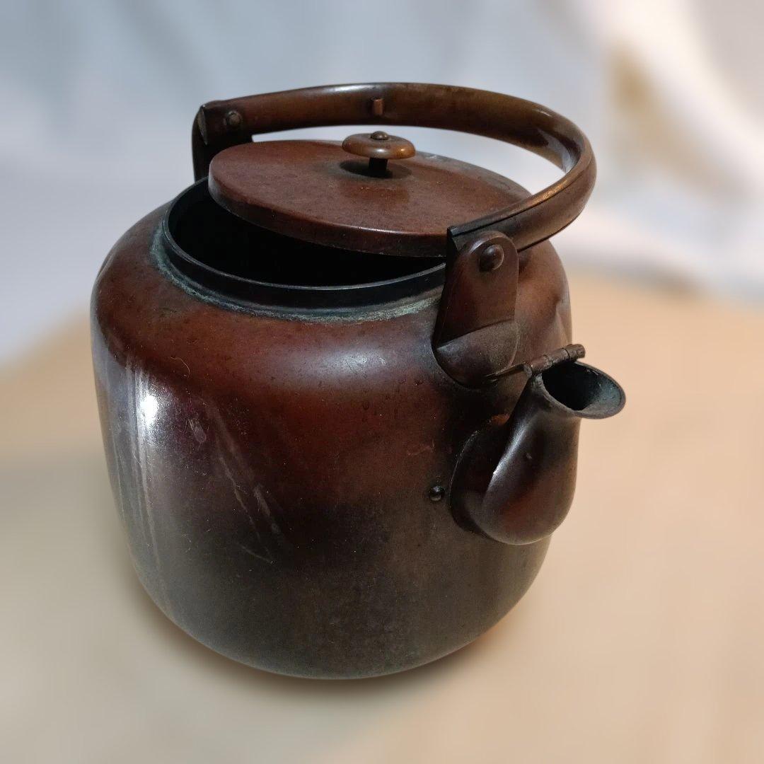 155..金属製 茶釜 中型 取っ手付き 極小品、絵画のモチーフ使用する