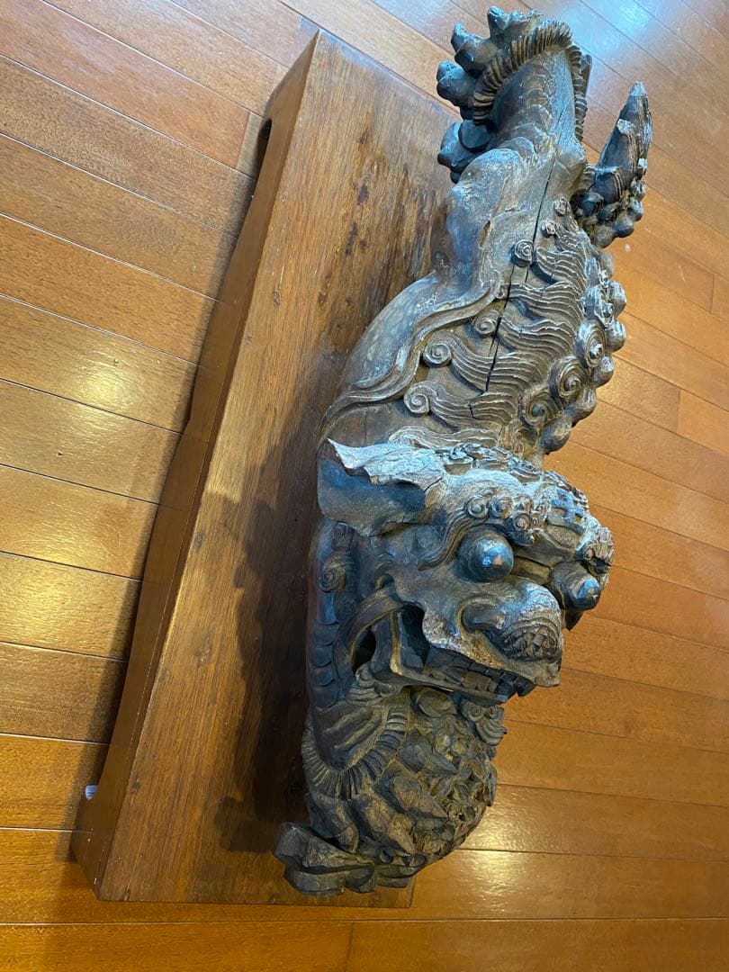 中国アンティーク　獅子の彫刻