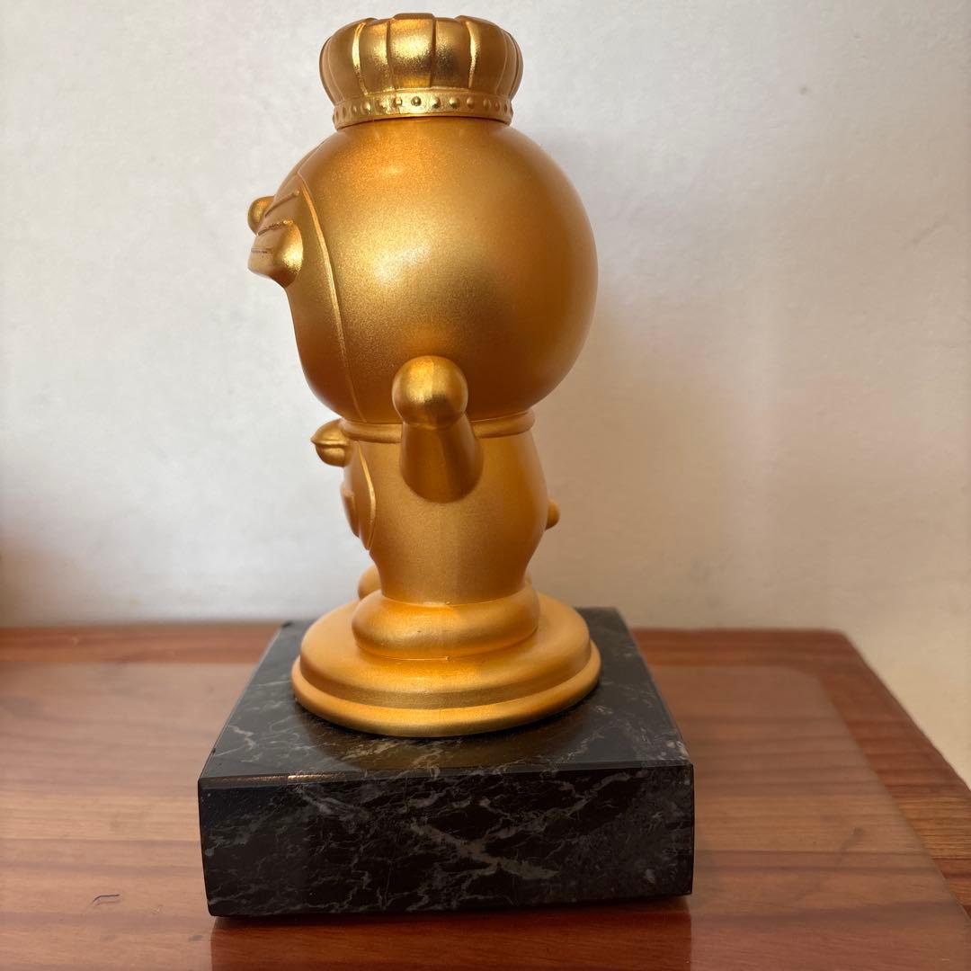 ゴールドドラえもんフィギュア 王冠付き