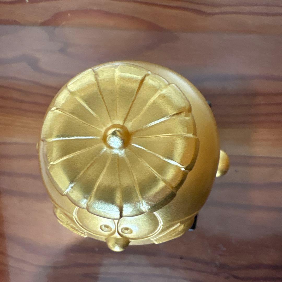 ゴールドドラえもんフィギュア 王冠付き