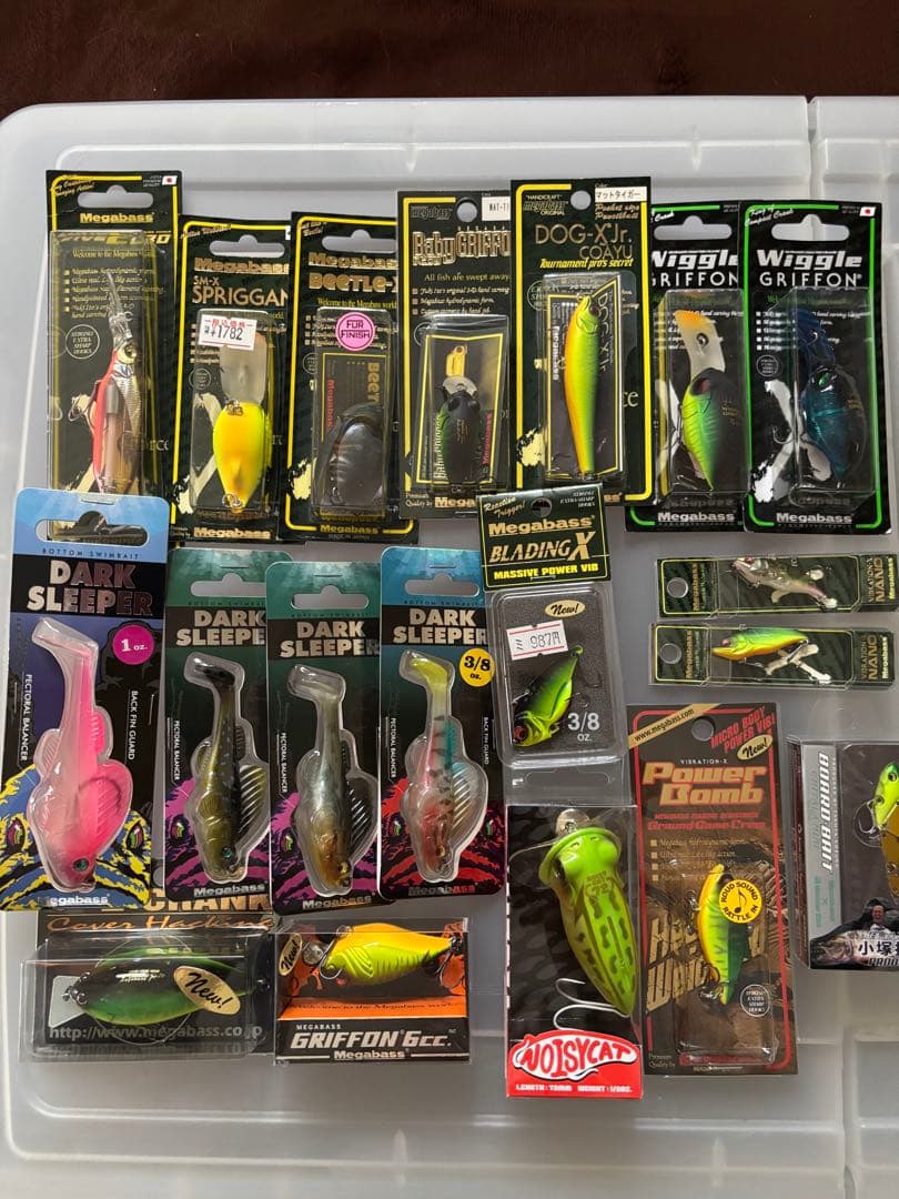 本日のみ値下げ　メガバス　ルアー等まとめ売り　ワームとメガバスタオルのオマケ付き