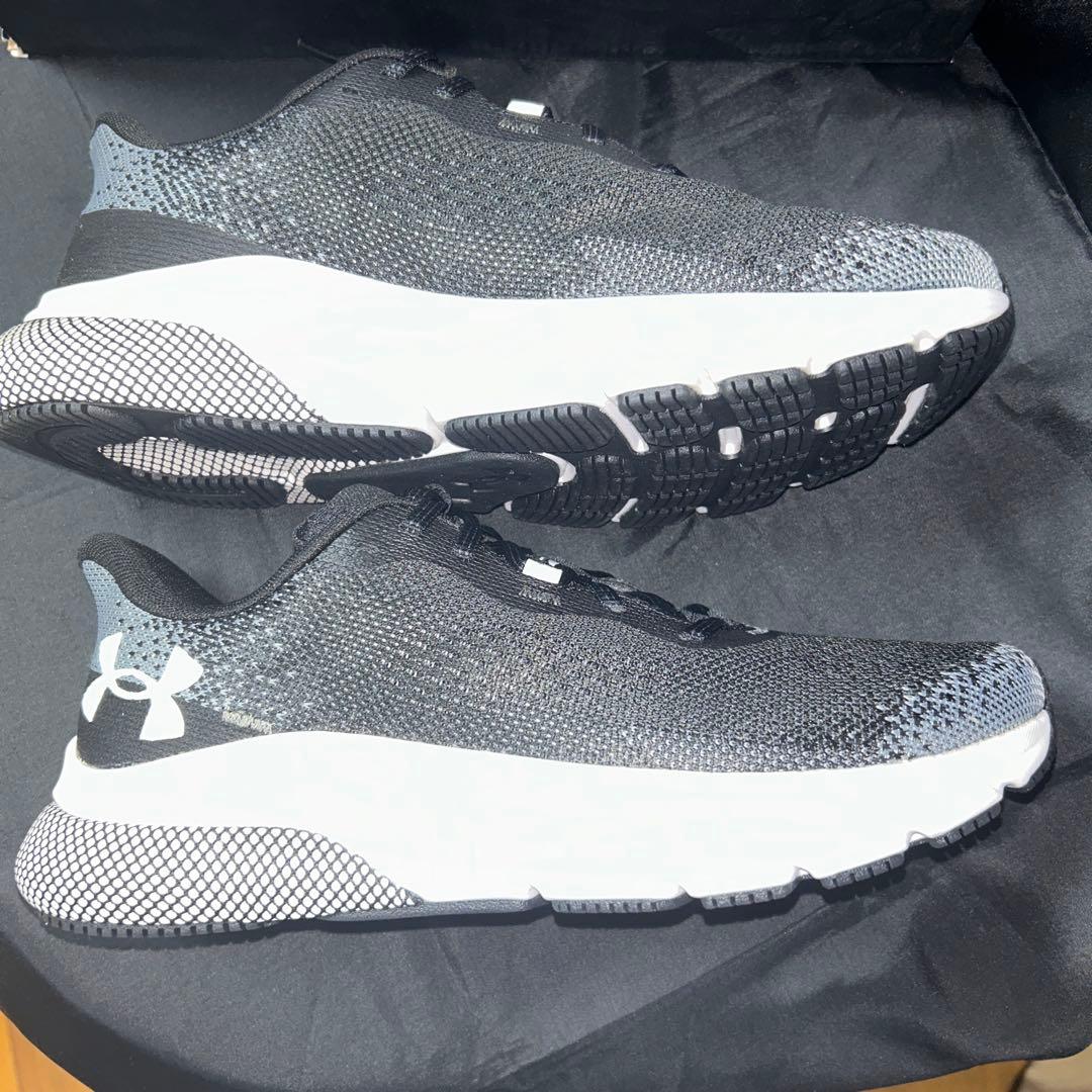 Under Armour Charged 極美品ランニングシューズ