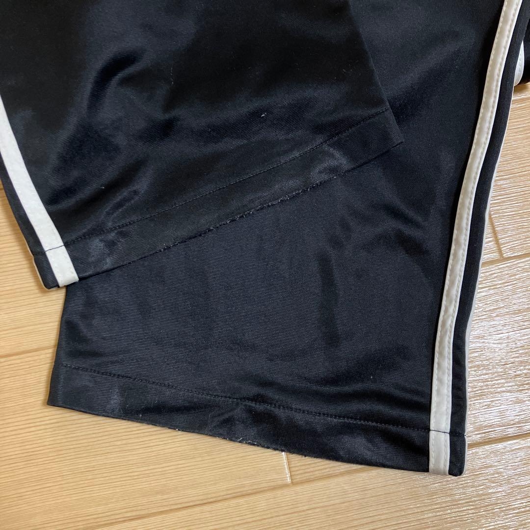 adidas 黒ジャージパンツ 万国旗