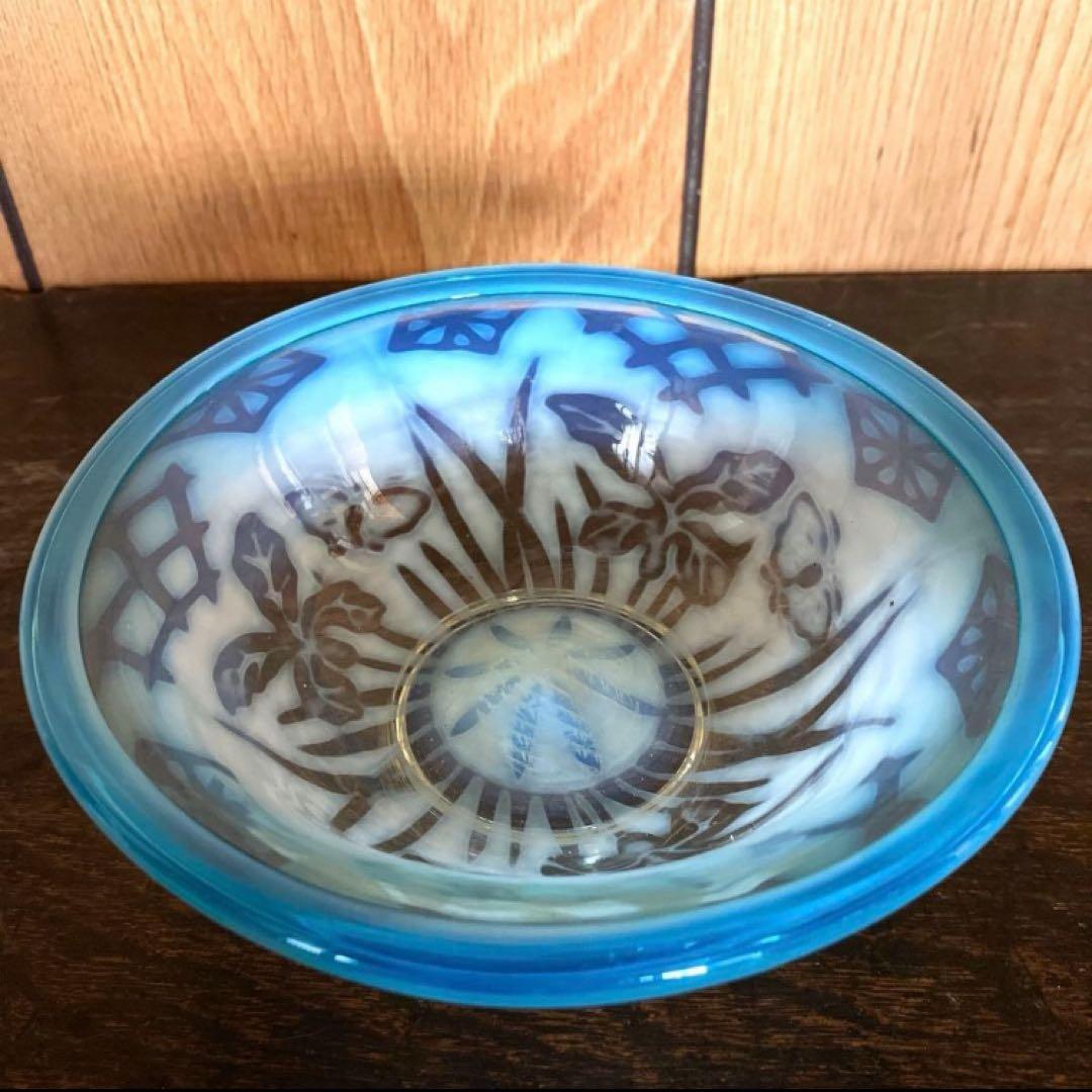 ●大正〜昭和初期 和ガラス器 氷コップ 青色縁 菖蒲に蝶文 乳白色アンティーク