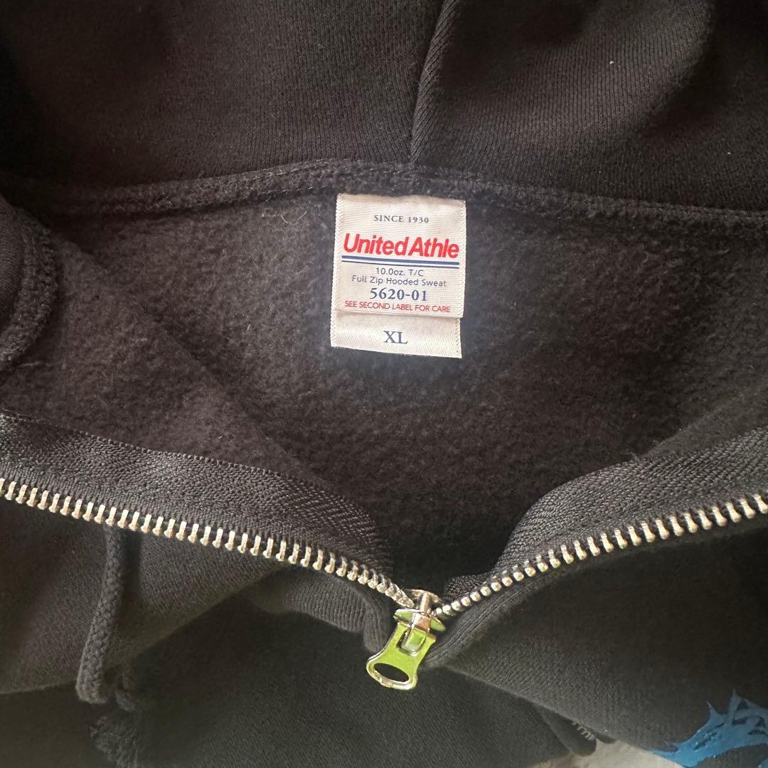 Moi dix Mois 棘の王冠裏起毛ジップアップパーカー 黒×ブルー