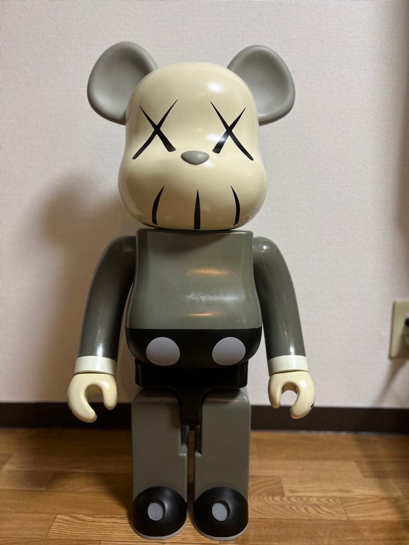 クリアファイル kaws 1000%