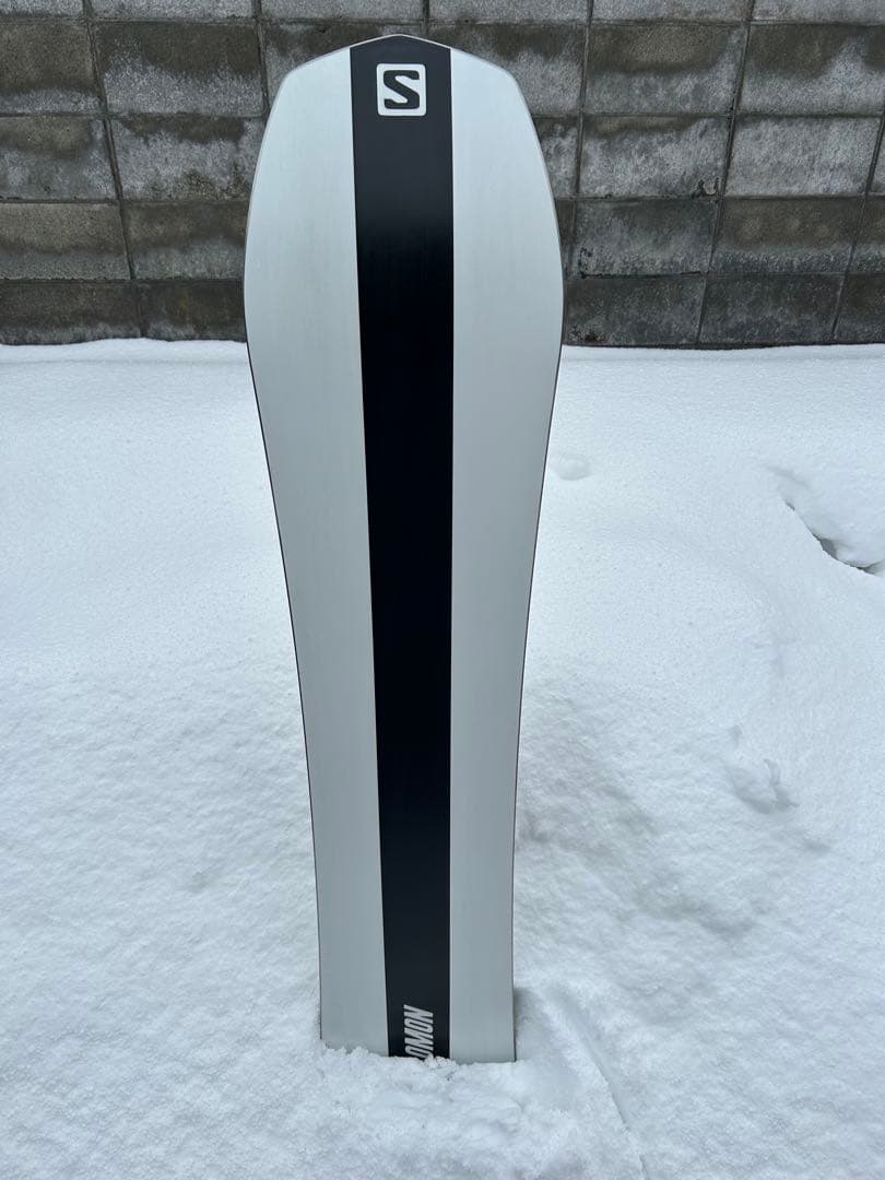 ダンスホール、サロモン、21-22