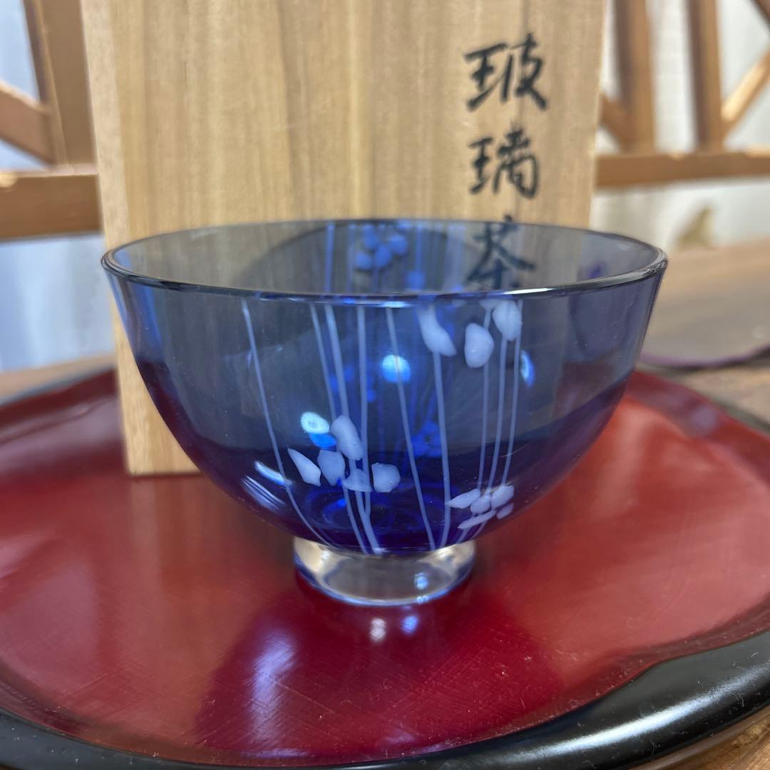 作家　ガラス作家　堀口幸子　瑠璃茶碗　瑠璃草花文玻璃茶碗　茶道　抹茶椀