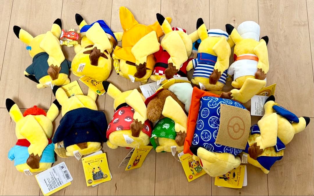 美品　マンスリーピカチュウ　12個　コンプリート　紙タグ付
