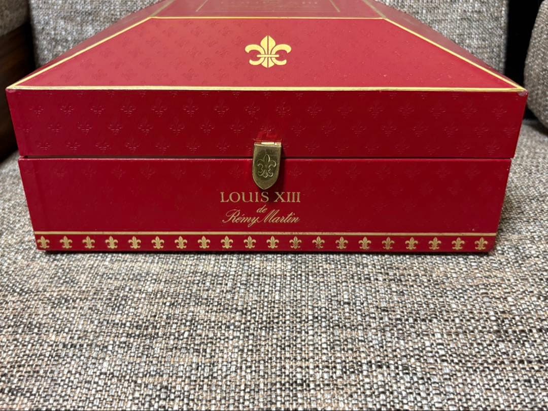 ルイ13世ブランデーの空き瓶。（箱あり）