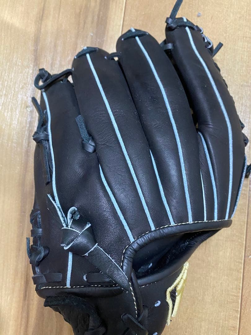 Wilson 軟式グローブ 黒 レザー ストライプ入り