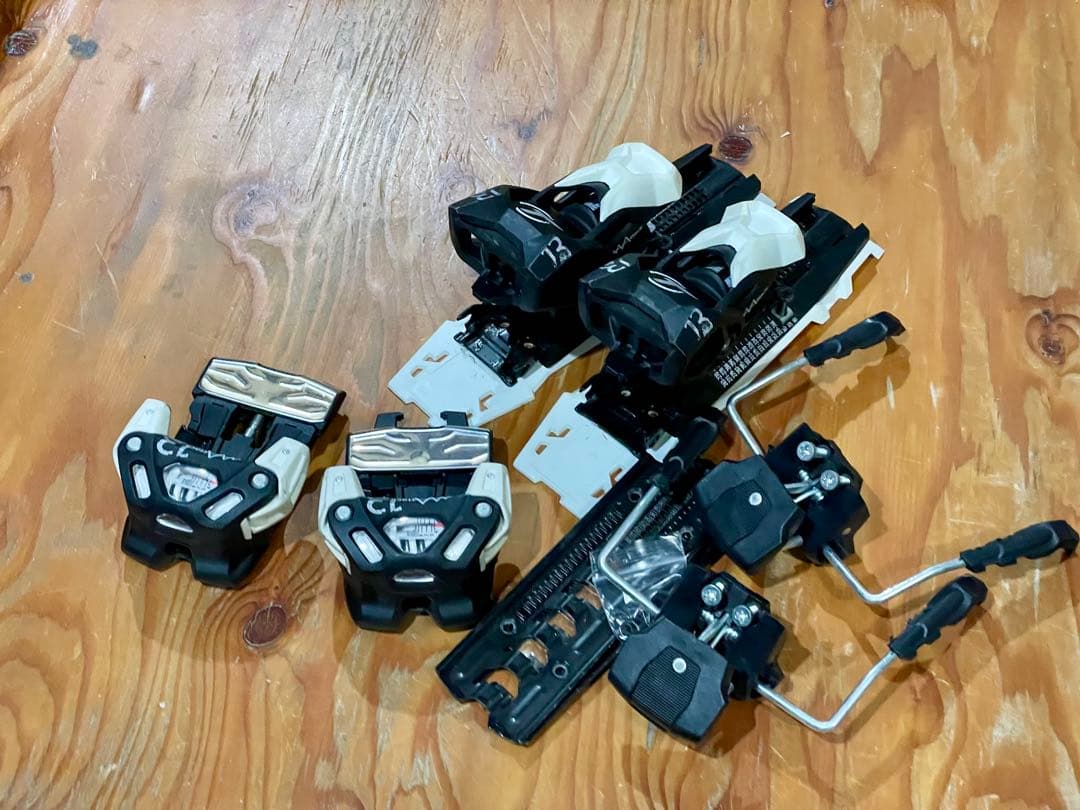 TYROLIA チロリア アタック13 取付ジグ付き