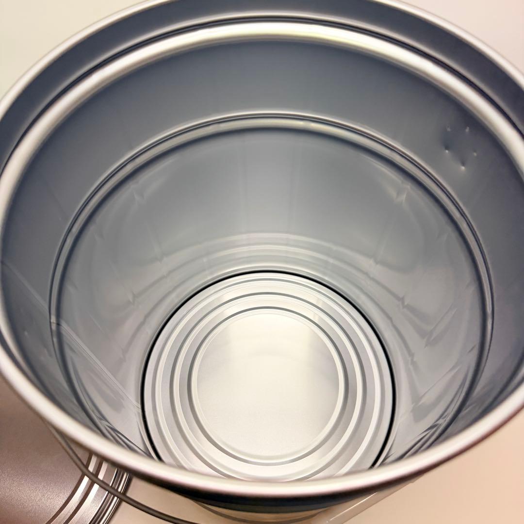 限定50名　鬼滅の刃　明治おいしい牛乳隊　の座れる缶　B3タペストリー入り