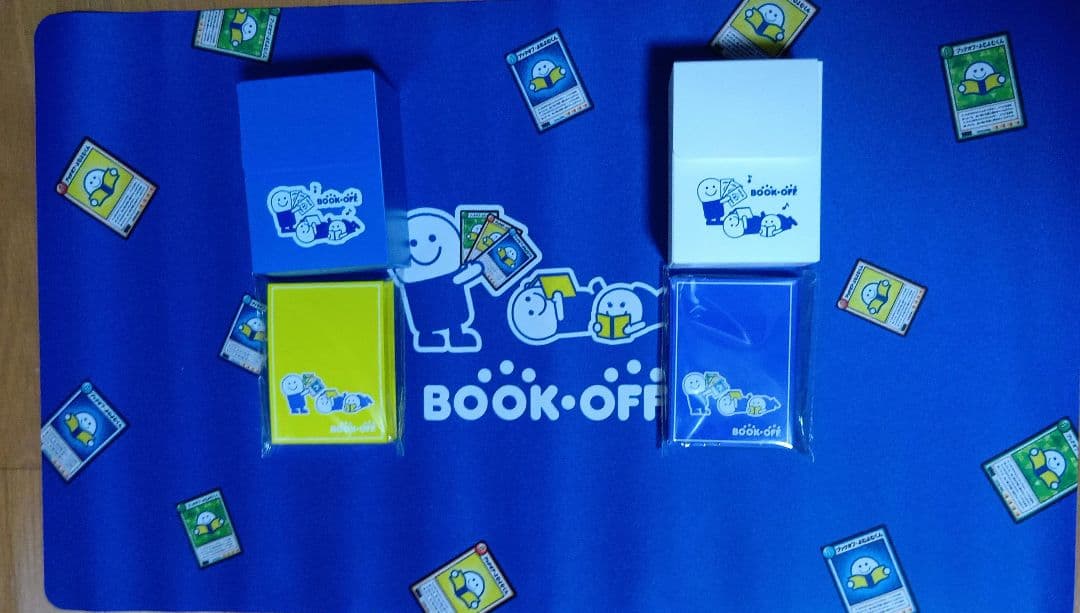 ブックオフ　よむよむくん　プレイマット　スリーブ　デッキケース