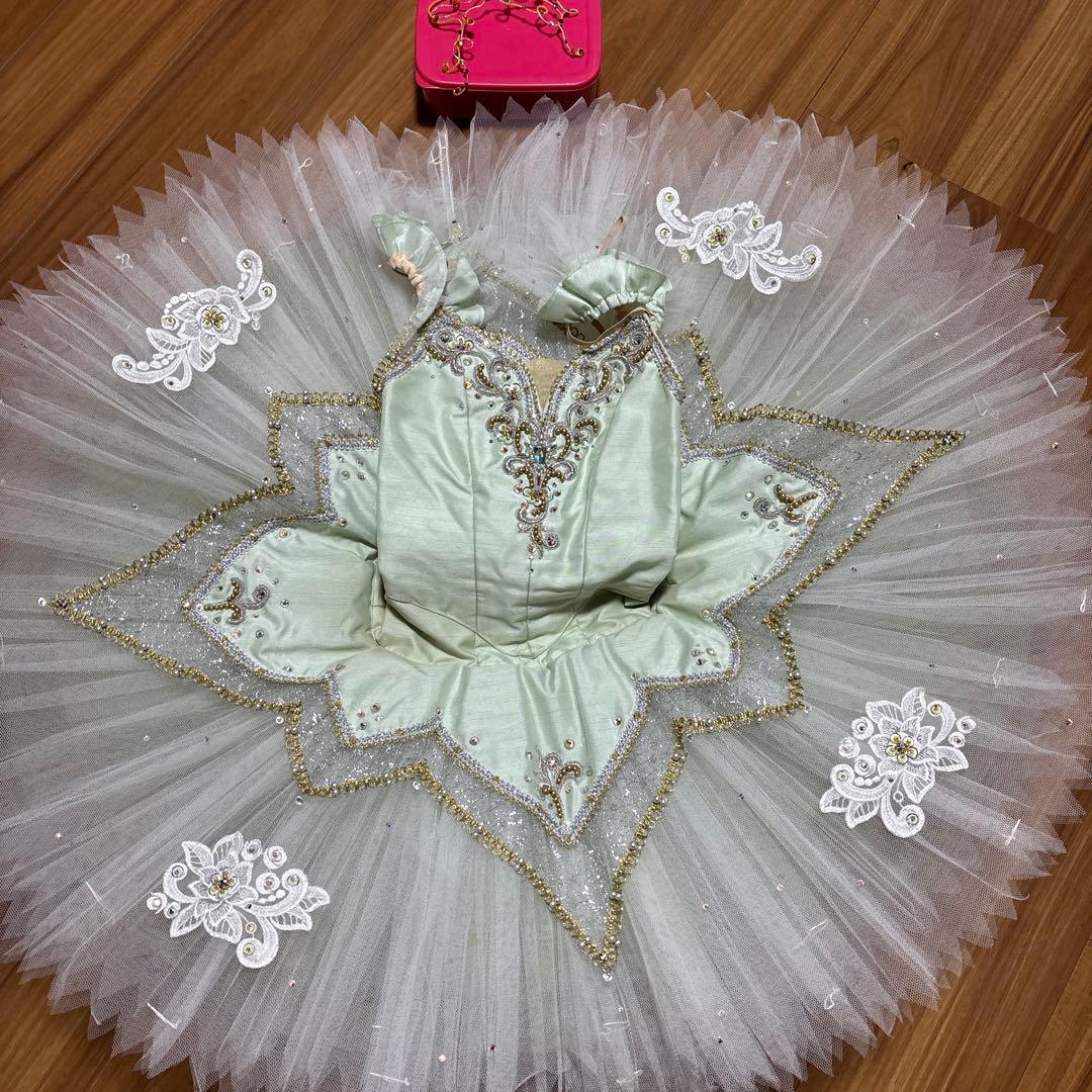 薄緑色のビーズ刺繍チュチュ