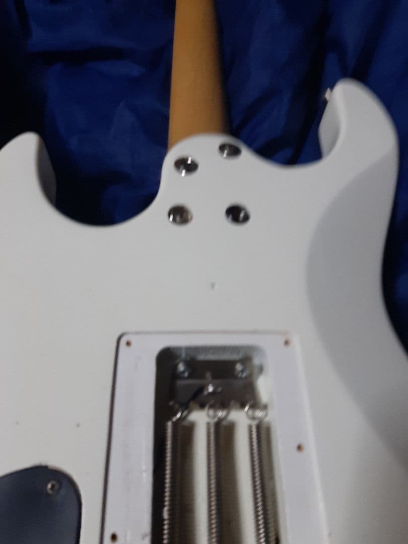 最終値下げジャンク世界に1本ＡＩＹストラトタイプギターSSH白24F調整済