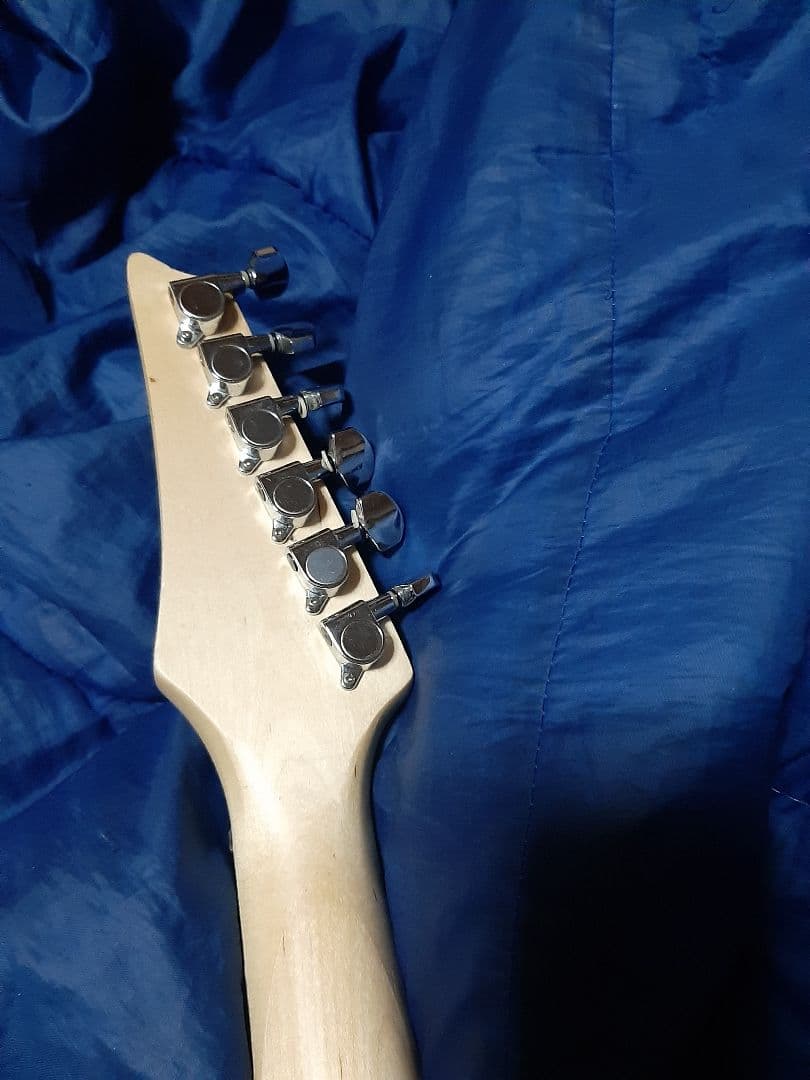 最終値下げジャンク世界に1本ＡＩＹストラトタイプギターSSH白24F調整済