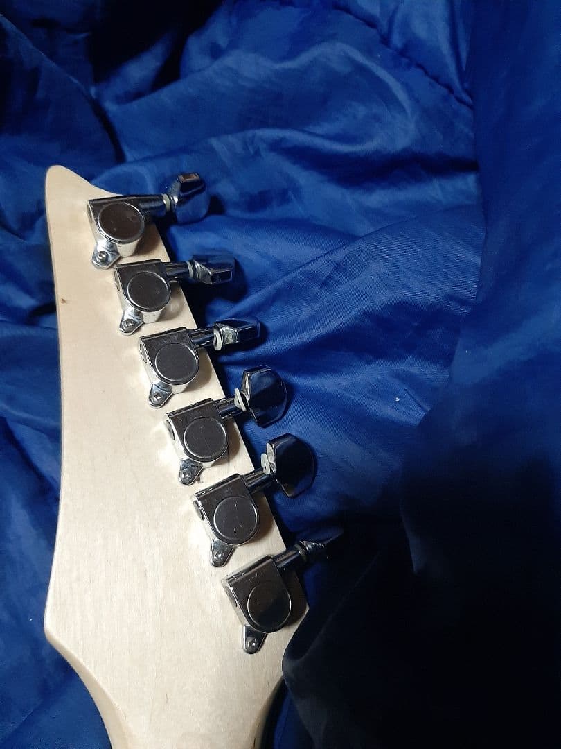 最終値下げジャンク世界に1本ＡＩＹストラトタイプギターSSH白24F調整済