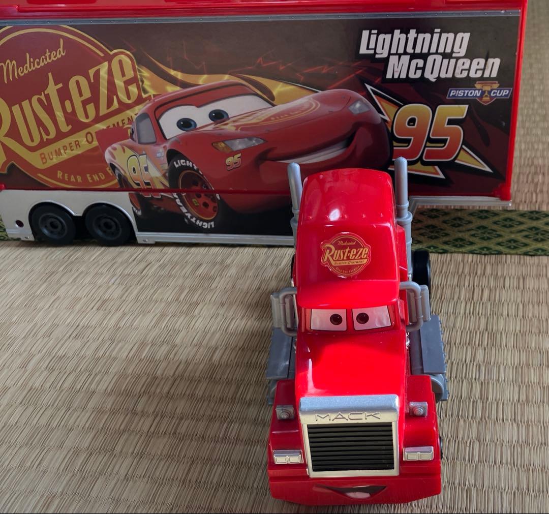 たくさんのせよう！大きなマックトレーラー