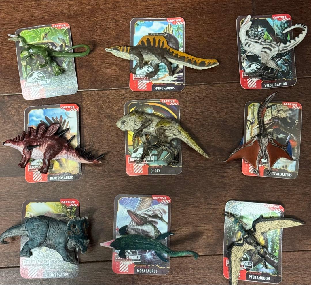ジュラシック・ワールド／復活の大地 キャプティブズ　9体セット