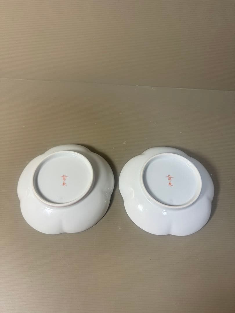 2463 深川製磁　寿赤絵　梅型　皿　2客