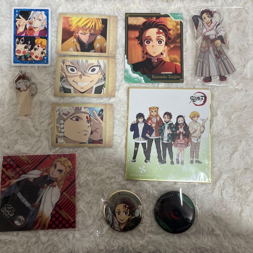 鬼滅の刃 グッズ まとめ売り アクスタ 缶バッジ カード ステッカー しおり多数