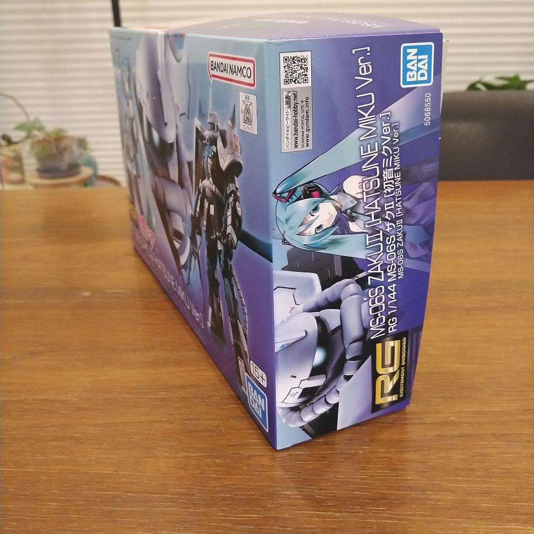 新品 RG MS-06S ザク II [初音ミク Ver.]