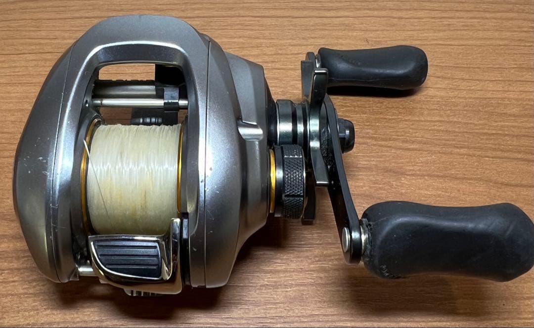 シマノ アルデバラン MG7 右　リールカバー付