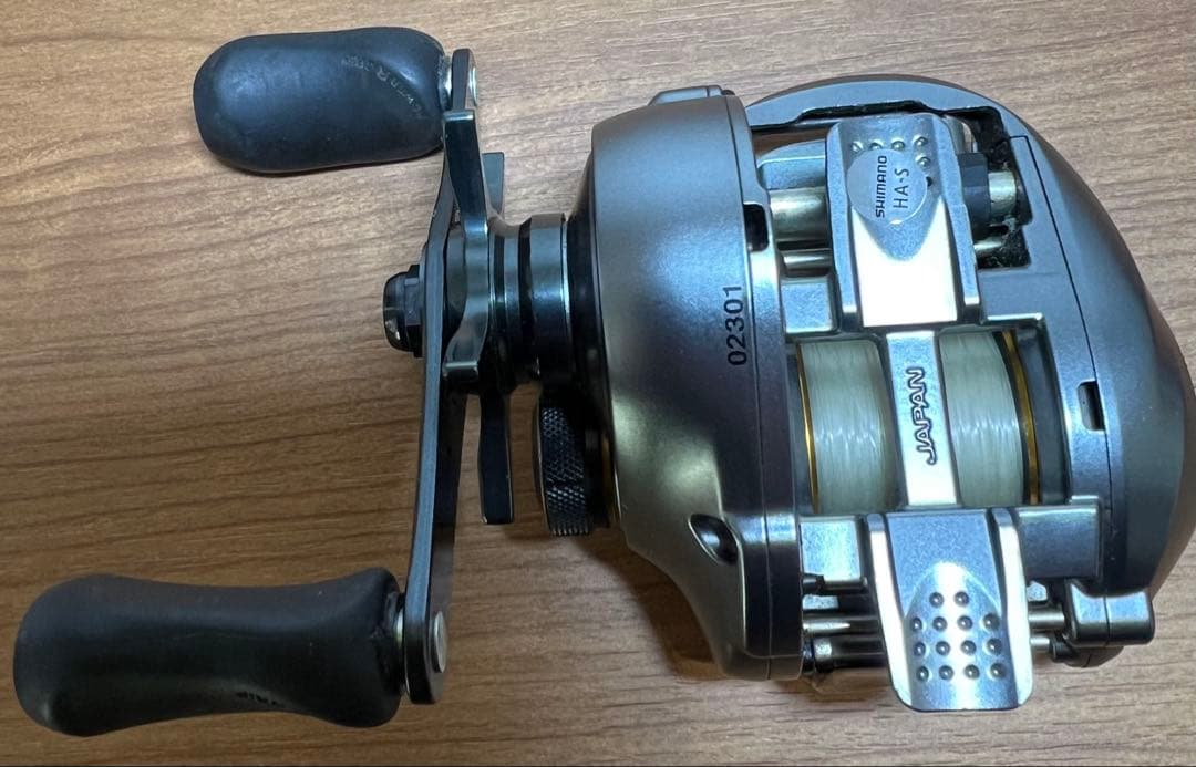 シマノ アルデバラン MG7 右　リールカバー付