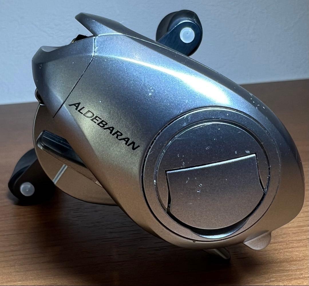 シマノ アルデバラン MG7 右　リールカバー付