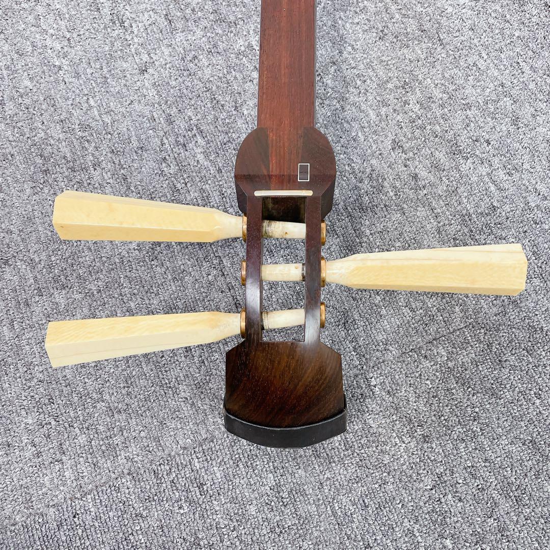 津軽三味線 太棹 紅木 二本溝 子持ち綾杉彫り 三味線 和楽器