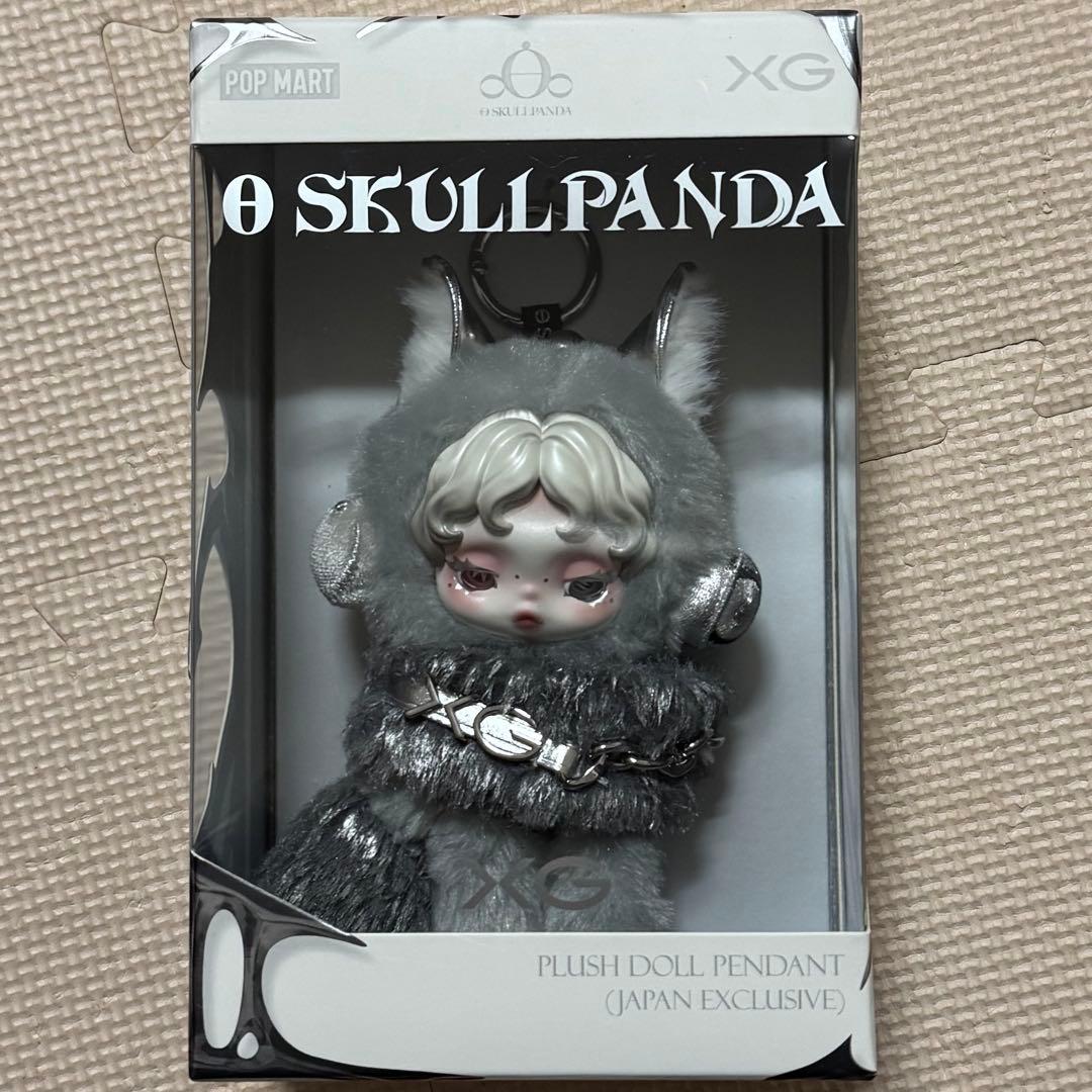 紙袋付き POP MART SKULLPANDA×XG ぬいぐるみペンダント