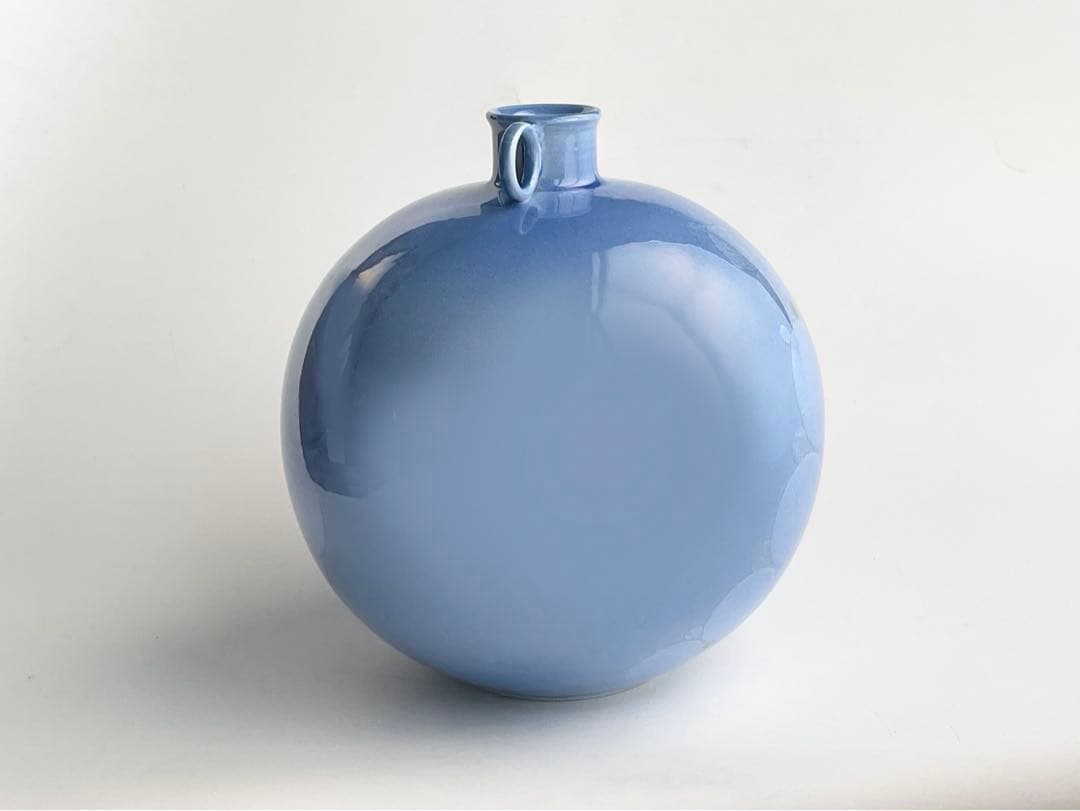 人間国宝　陶芸家　中田一於　淡青釉裏銀彩　壺　壷　九谷焼　共箱　小野珀子