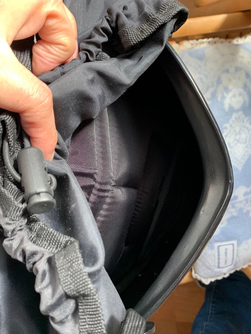 値下中【ほぼ未使用】ROOTS ハードシェル・バッグバッグ（ブラック）