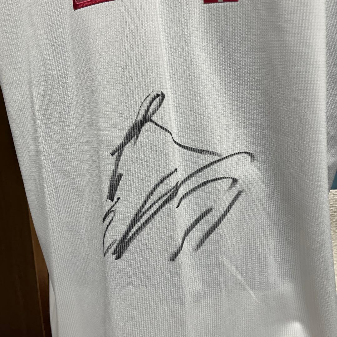 日本ハムファイターズ　伊藤大海　FIGHTERS サイン入りユニフォーム